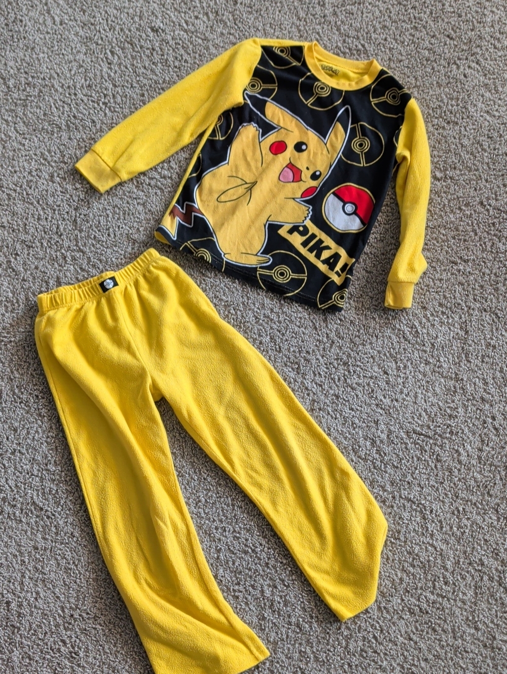 Pokemon Pikachu Pyjamas Yellow/Black Boys Size M 8Years